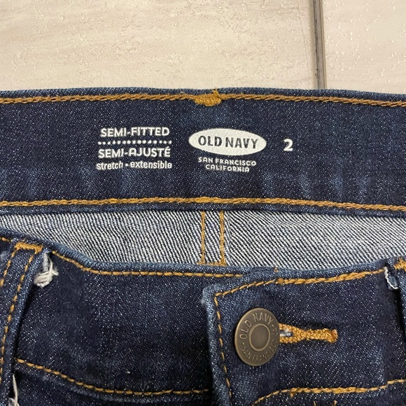 Old Navy Semi Fitted Dark Wash Denim Shorts, 2 reg - Picture 4 of 4